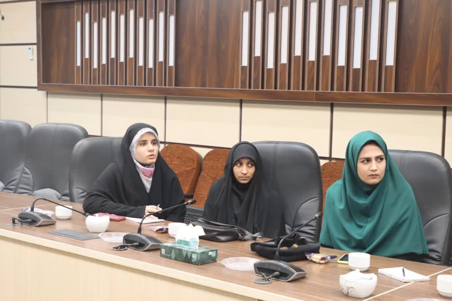 پنجمین دیدار صمیمانه سرپرست دانشگاه فرهنگیان یزد با اعضای شورای صنفی پردیس های استانی برگزار شد. 
 2