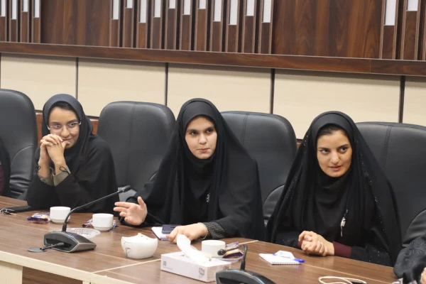 پنجمین دیدار صمیمانه سرپرست دانشگاه فرهنگیان یزد با اعضای شورای صنفی پردیس های استانی برگزار شد. 
 7