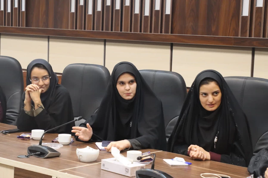 پنجمین دیدار صمیمانه سرپرست دانشگاه فرهنگیان یزد با اعضای شورای صنفی پردیس های استانی برگزار شد. 
 7