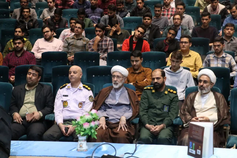 جشن باشکوه بزرگداشت کتاب بصورت کشوری در دانشگاه فرهنگیان یزد برگزار شد.
 4