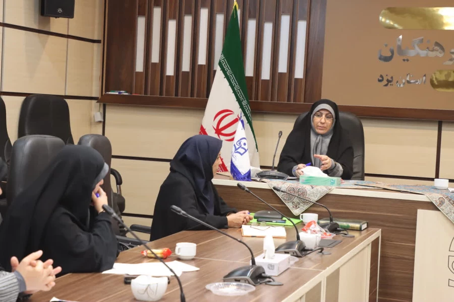 نشست عملیاتی سرپرست دانشگاه فرهنگیان یزد با معاونین و کارشناسان فرهنگی پردیس های استانی برگزار شد.
 4