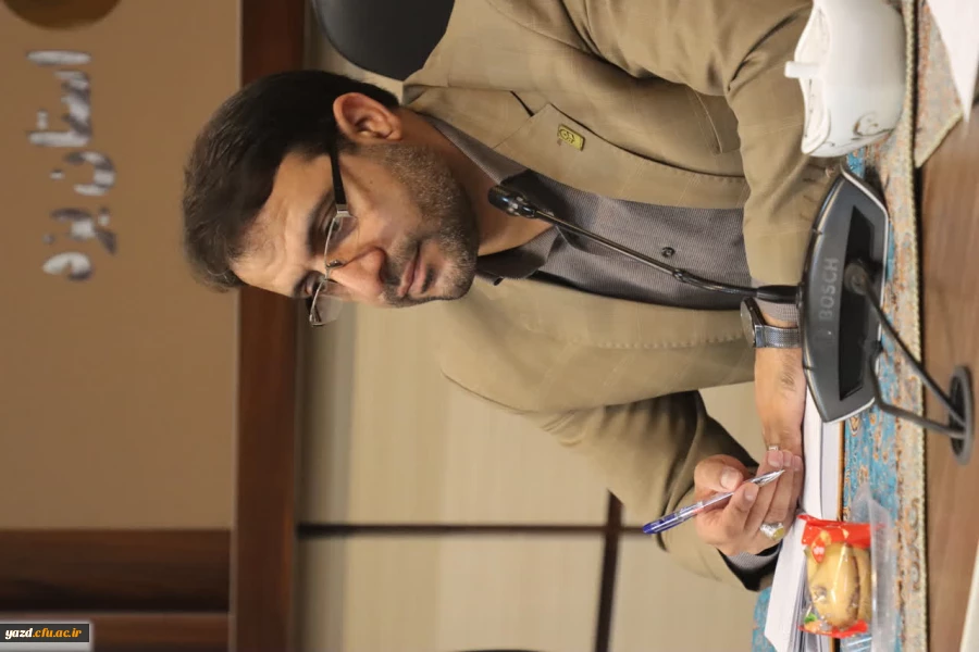 نشست صمیمانه نمایندگان کلاس های آموزشی با سرپرست دانشگاه فرهنگیان یزد برگزار شد.
 10