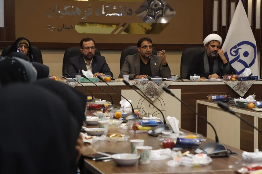  آیین تجلیل از دانشجومعلمان ممتاز شاهد و ایثارگر پردیس های استانی دانشگاه فرهنگیان استان یزد برگزار شد 
 3