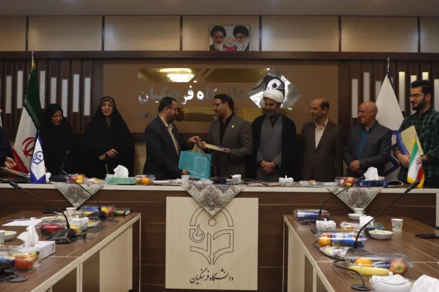  آیین تجلیل از دانشجومعلمان ممتاز شاهد و ایثارگر پردیس های استانی دانشگاه فرهنگیان استان یزد برگزار شد 
 6