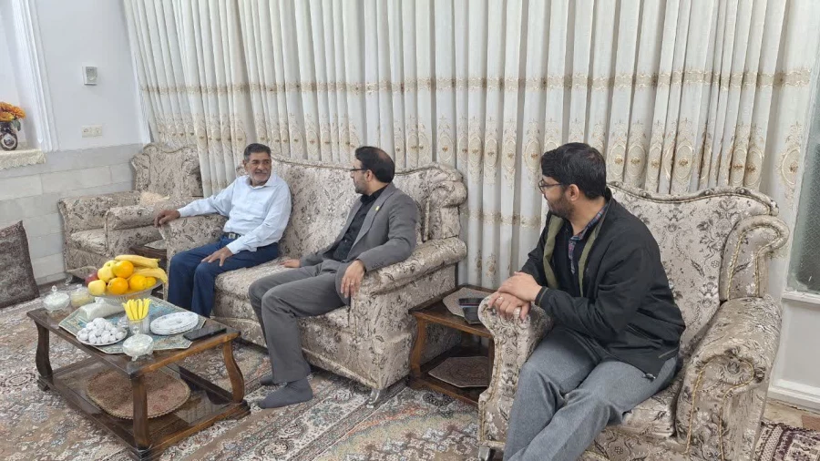 دیدار سرپرست دانشگاه فرهنگیان یزد با پیشکسوت بسیجی مرکز تربیت معلم شهید پاک نژاد یزد
 4