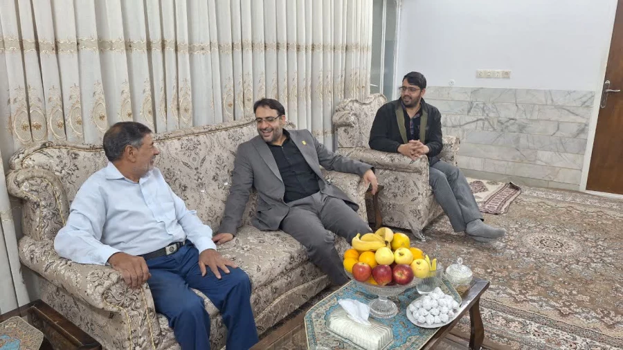 دیدار سرپرست دانشگاه فرهنگیان یزد با پیشکسوت بسیجی مرکز تربیت معلم شهید پاک نژاد یزد
 5