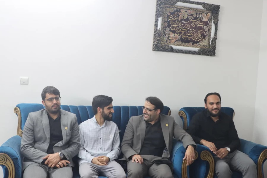 تجلیل و دیدار سرپرست دانشگاه فرهنگیان استان یزد با خانواده قرآنی دانشجوی ممتاز پردیس شهیدان پاک نژاد 
 2