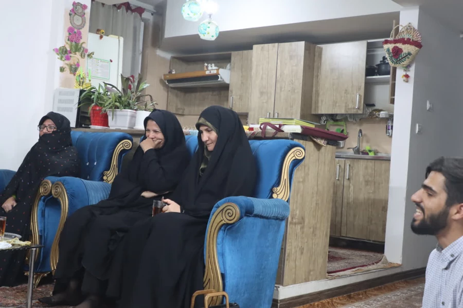 تجلیل و دیدار سرپرست دانشگاه فرهنگیان استان یزد با خانواده قرآنی دانشجوی ممتاز پردیس شهیدان پاک نژاد 
 3