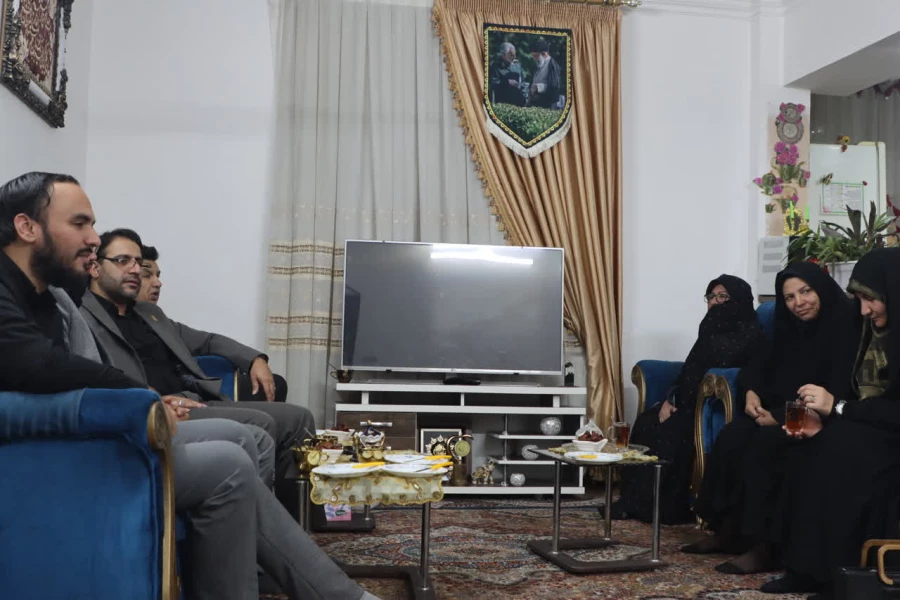 تجلیل و دیدار سرپرست دانشگاه فرهنگیان استان یزد با خانواده قرآنی دانشجوی ممتاز پردیس شهیدان پاک نژاد 
 4