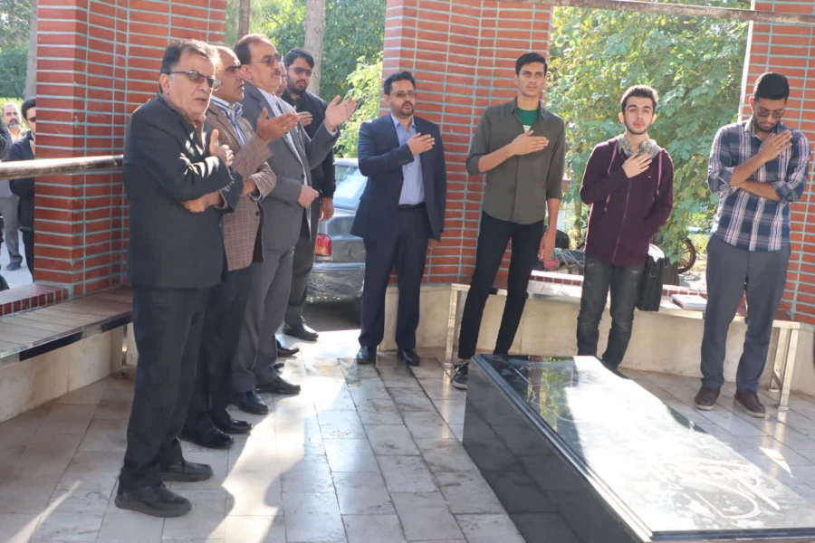  مراسم تجدید میثاق خانواده دانشگاه فرهنگیان یزد با آرمان های امام راحل(ره) و شهدای عظیم الشان بویژه شهدای دانشجو معلم در پردیس شهیدان پاک نژاد برگزار شد. 4