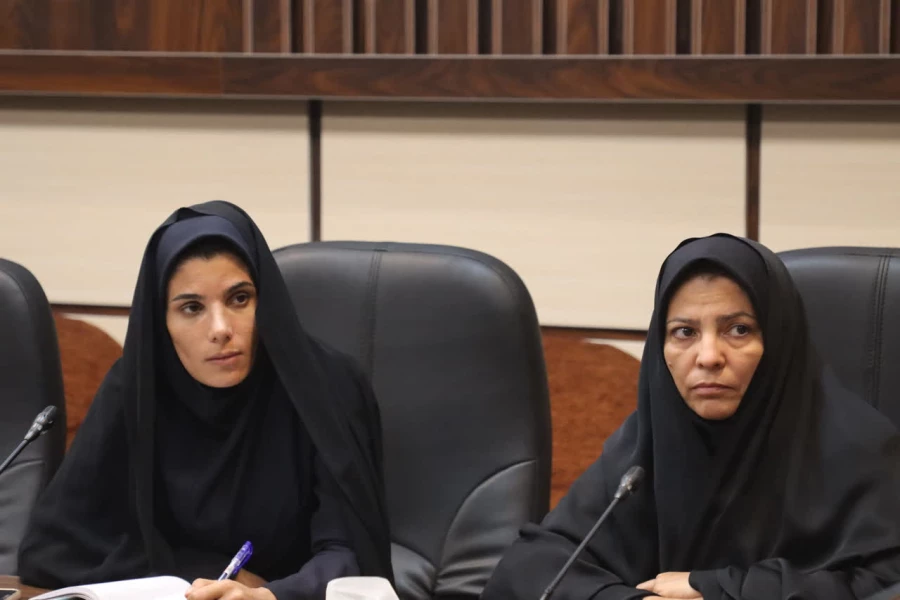 نخستین جلسه کارگروه استانی طراحی غرفه دانشگاه فرهنگیان یزد در نمایشگاه فن بازار استان برگزار شد 
 3