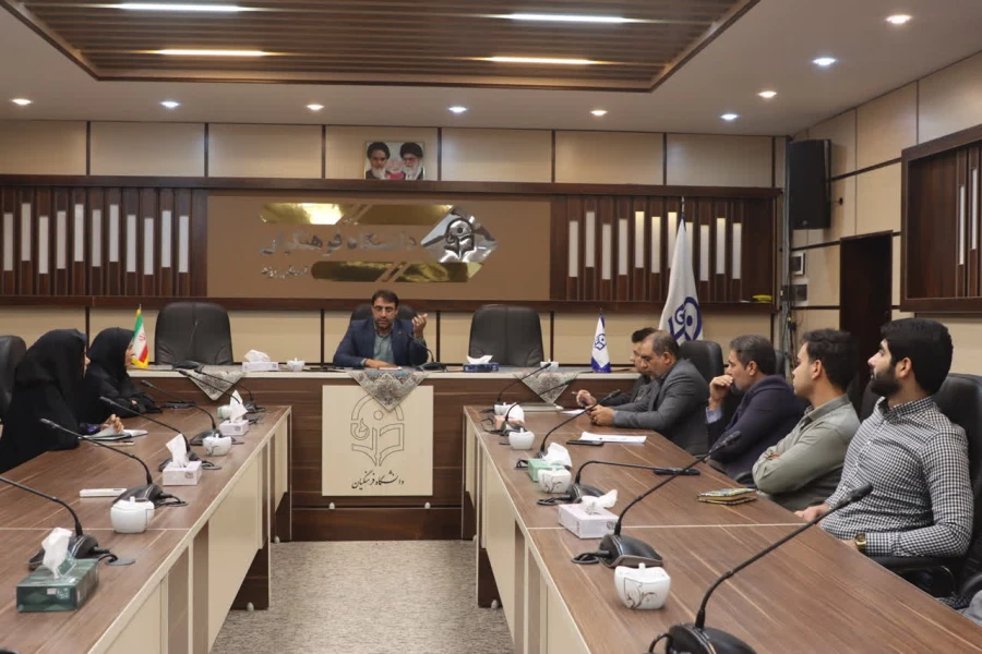 نخستین جلسه کارگروه استانی طراحی غرفه دانشگاه فرهنگیان یزد در نمایشگاه فن بازار استان برگزار شد 
 4