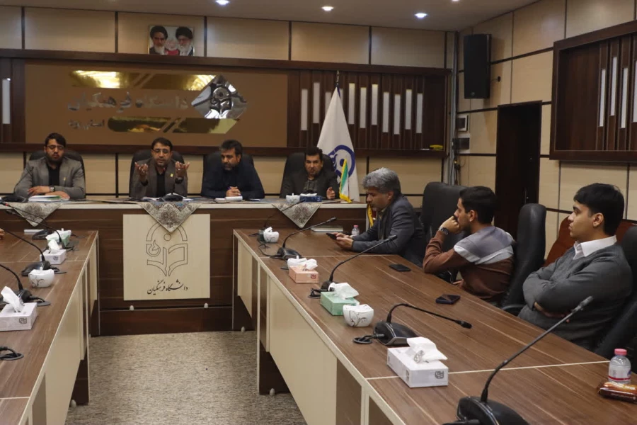 نشست پرسش و پاسخ دانشجو معلمان پردیس شهیدان پاک نژاد با سرپرست دانشگاه فرهنگیان استان یزد برگزار شد.
 2