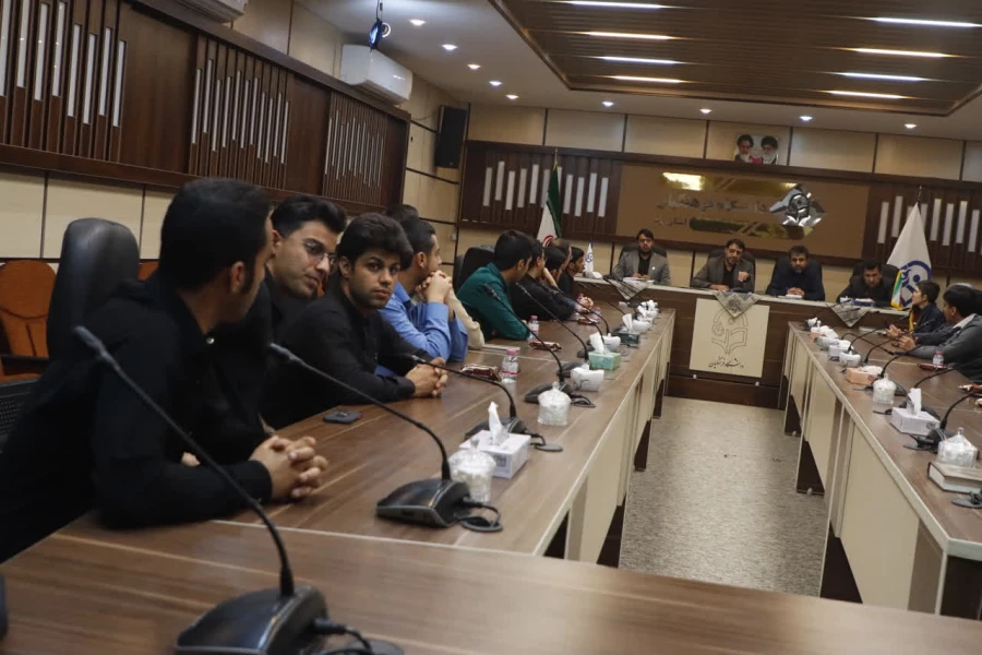 نشست پرسش و پاسخ دانشجو معلمان پردیس شهیدان پاک نژاد با سرپرست دانشگاه فرهنگیان استان یزد برگزار شد.
 3