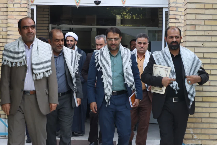 غبار روبی و تجدید میثاق اساتید بسیجی دانشگاه  فرهنگیان یزد با آرمان های امام و شهدا 
 2