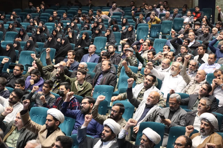 مراسم باشکوه بزرگداشت روز بسیج در دانشگاه فرهنگیان یزد برگزار شد. 
 2