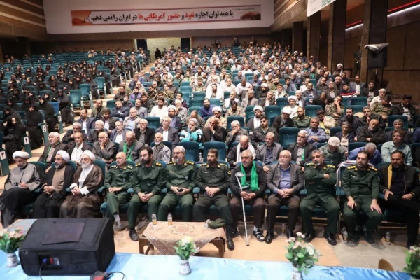 مراسم باشکوه بزرگداشت روز بسیج در دانشگاه فرهنگیان یزد برگزار شد. 
 4