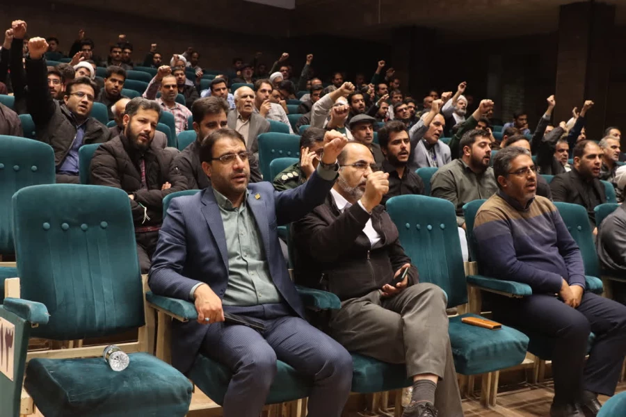 مراسم باشکوه بزرگداشت روز بسیج در دانشگاه فرهنگیان یزد برگزار شد. 
 7