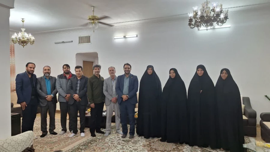 دیدار مدیران دانشگاه فرهنگیان استان با پیشکسوت بسیجی آموزش و پرورش استان و مدرس قرآنی دانشگاه فرهنگیان یزد 
 4