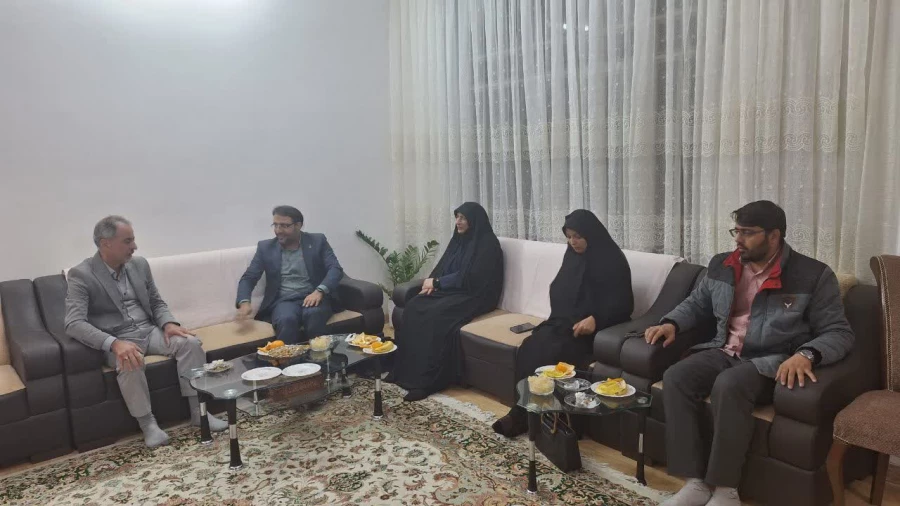 دیدار مدیران دانشگاه فرهنگیان استان با پیشکسوت بسیجی آموزش و پرورش استان و مدرس قرآنی دانشگاه فرهنگیان یزد 
 6