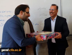تجلیل از اساتید ایثارگر بسیجی دانشگاه فرهنگیان یزد
 3