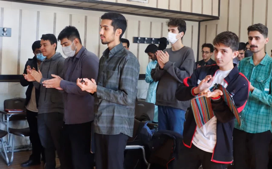 تجلیل از اساتید ایثارگر بسیجی دانشگاه فرهنگیان یزد
 4