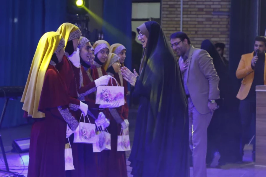 جشن باشکوه گرامیداشت روز دانشجو در دانشگاه فرهنگیان یزد برگزار شد.
 2