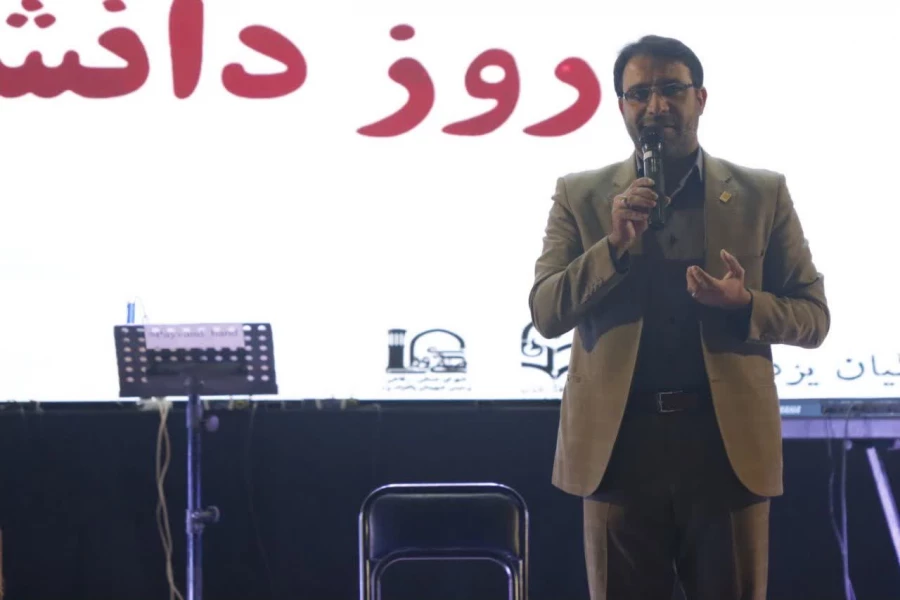 جشن باشکوه گرامیداشت روز دانشجو در دانشگاه فرهنگیان یزد برگزار شد.
 2