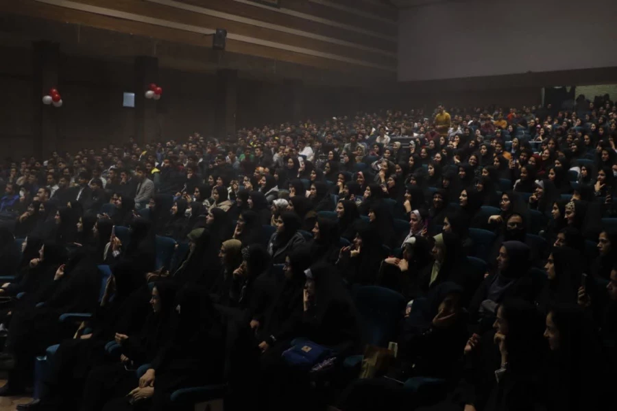 جشن باشکوه گرامیداشت روز دانشجو در دانشگاه فرهنگیان یزد برگزار شد.
 7