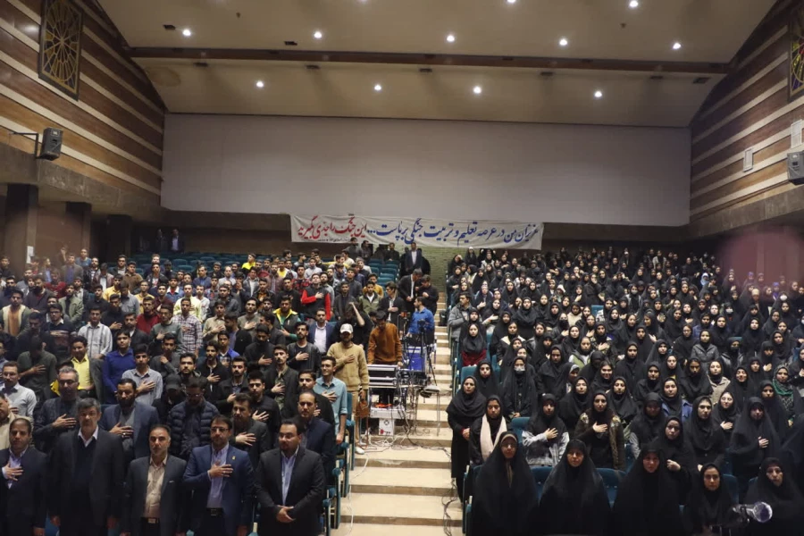 تریبون آزاد دانشجویی با حضور استاندار یزد در دانشگاه فرهنگیان یزد برگزار شد. 3