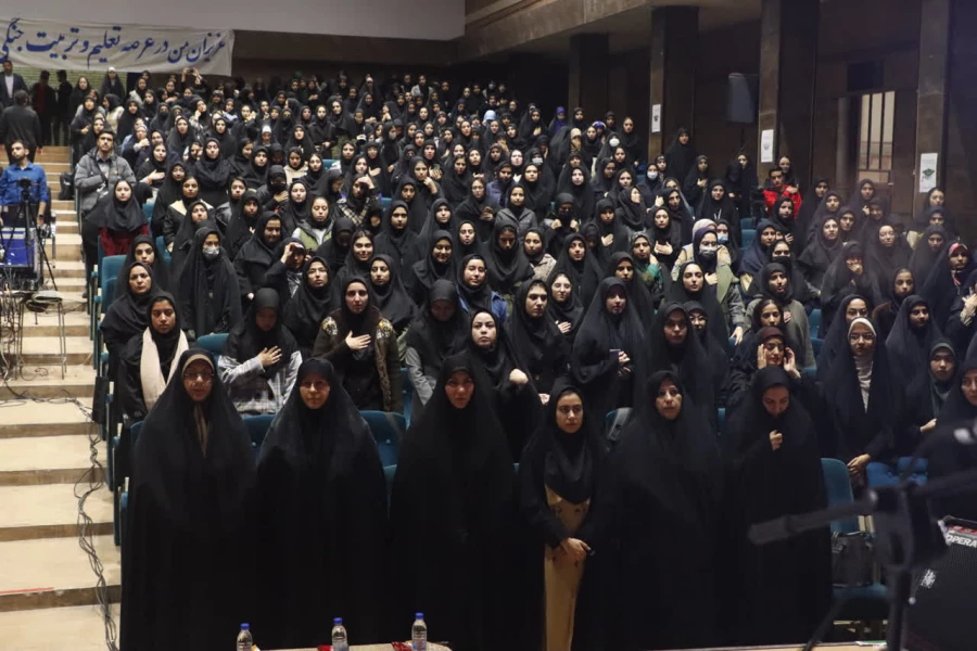 تریبون آزاد دانشجویی با حضور استاندار یزد در دانشگاه فرهنگیان یزد برگزار شد. 4