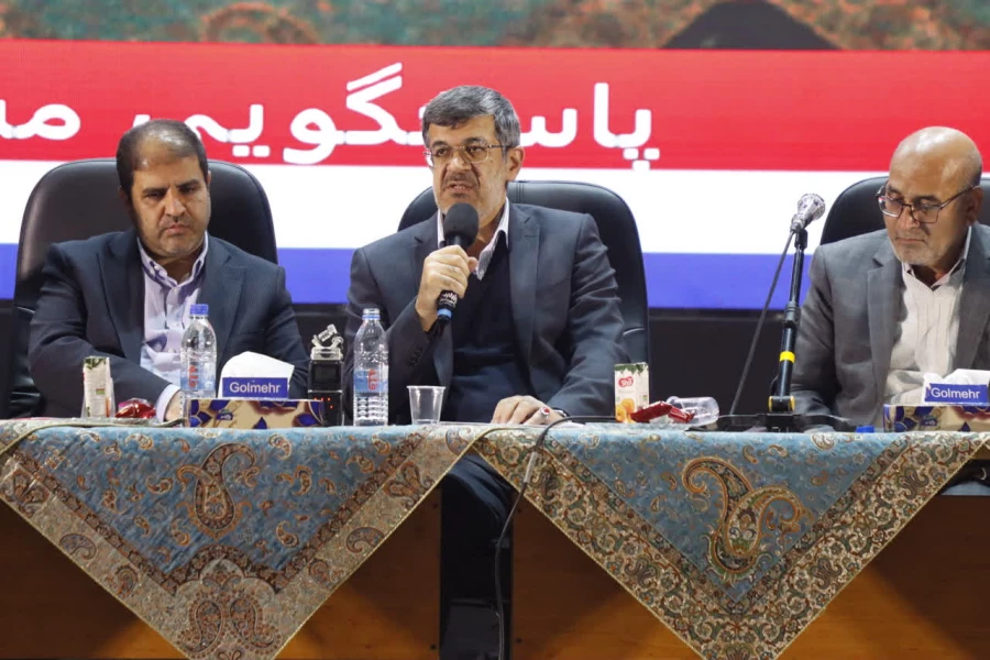 تریبون آزاد دانشجویی با حضور استاندار یزد در دانشگاه فرهنگیان یزد برگزار شد. 7