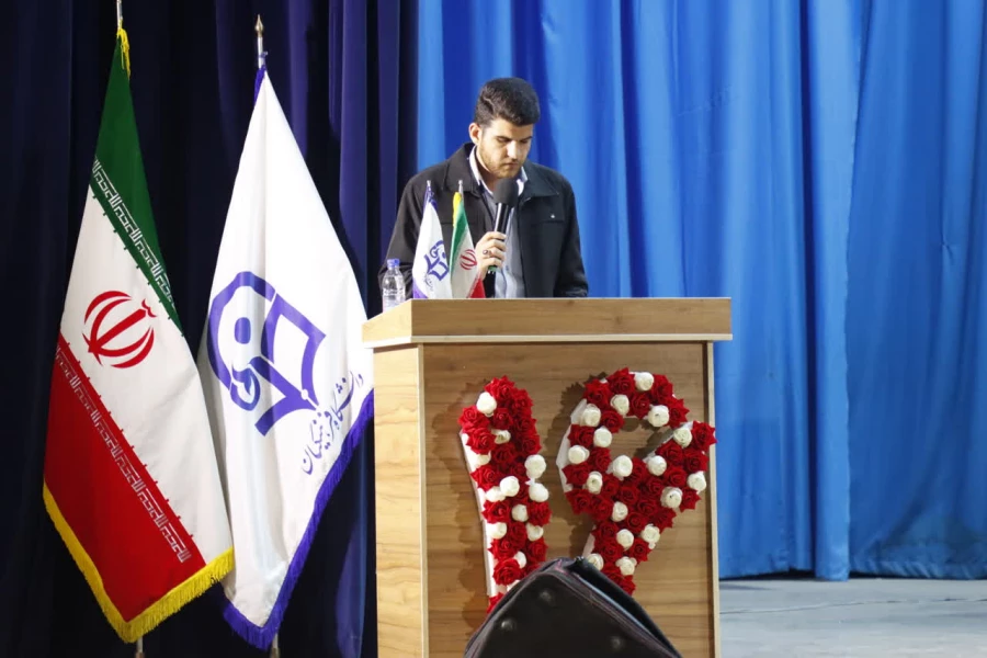 تریبون آزاد دانشجویی با حضور استاندار یزد در دانشگاه فرهنگیان یزد برگزار شد. 14