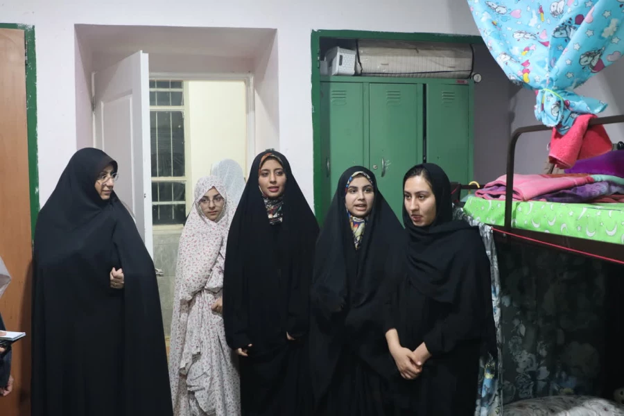 بازدید۴ ساعته معاونین استاندار و مدیر کل آموزش و پرورش استان از فضای فیزیکی و مجموعه خوابگاهی و سلف سرویس پردیس حضرت فاطمه الزهرا سلام الله علیها دانشگاه فرهنگیان یزد 
 2