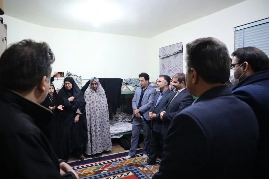 بازدید۴ ساعته معاونین استاندار و مدیر کل آموزش و پرورش استان از فضای فیزیکی و مجموعه خوابگاهی و سلف سرویس پردیس حضرت فاطمه الزهرا سلام الله علیها دانشگاه فرهنگیان یزد 
 5