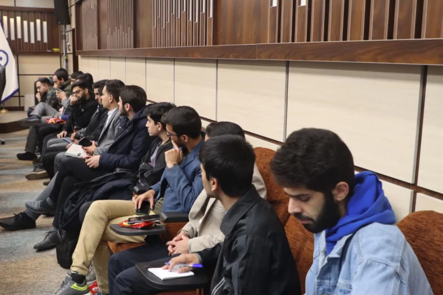 نشست مدیرکل آموزش و پرورش استان با تشکل های دانشجویی دانشگاه فرهنگیان استان یزد برگزار شد 
 3