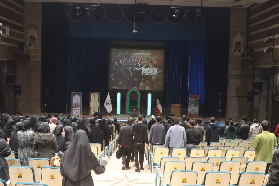 محفل باشکوه انس با قرآن کریم در دانشگاه فرهنگیان یزد برگزار شد.
 4