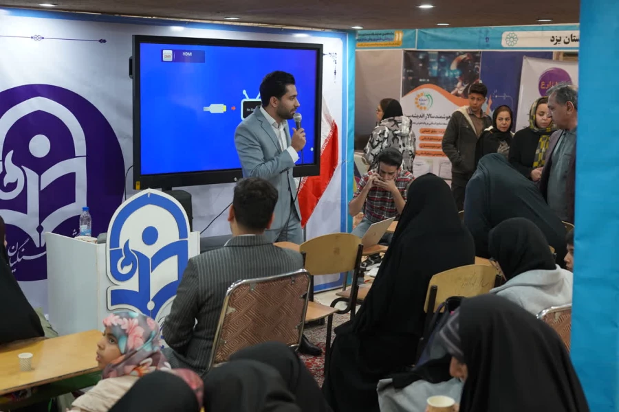 حضور مستقل دانشگاه فرهنگیان استان یزد در یازدهمین نمایشگاه پژوهش، فناوری و نوآوری استان یزد(فن بازار) 
 2