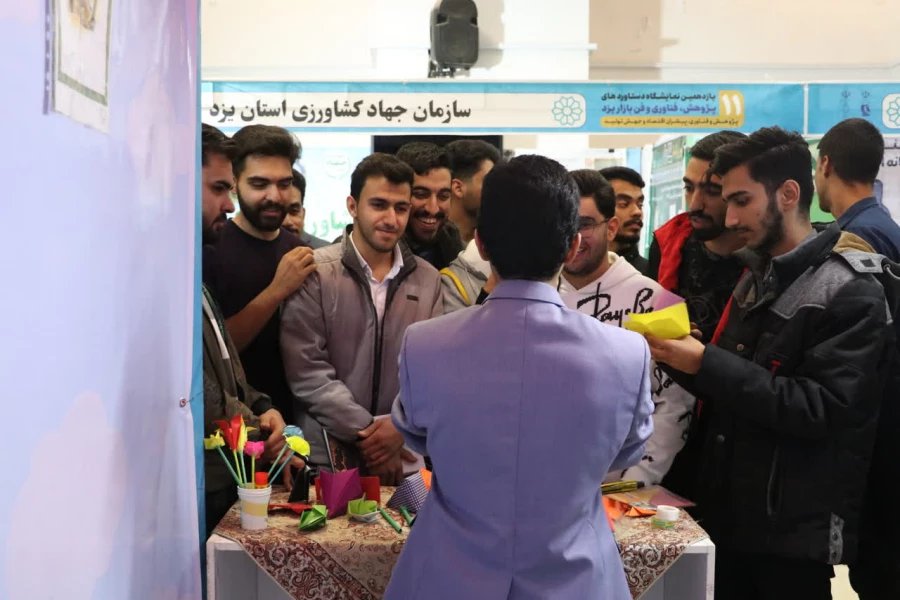 حضور مستقل دانشگاه فرهنگیان استان یزد در یازدهمین نمایشگاه پژوهش، فناوری و نوآوری استان یزد(فن بازار) 
 5