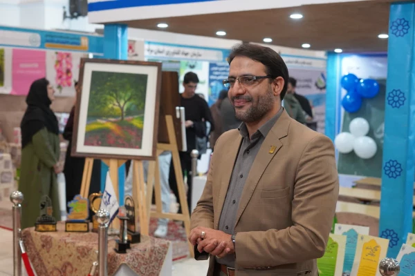 حضور مستقل دانشگاه فرهنگیان استان یزد در یازدهمین نمایشگاه پژوهش، فناوری و نوآوری استان یزد(فن بازار) 
 6