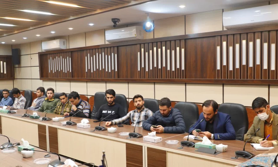 نشست صمیمانه سرپرست دانشگاه فرهنگیان یزد با دبیران انجمن ها، کانون ها، تشکل های دانشجویی و نمایندگان فعالان فرهنگی برگزار شد.
 3