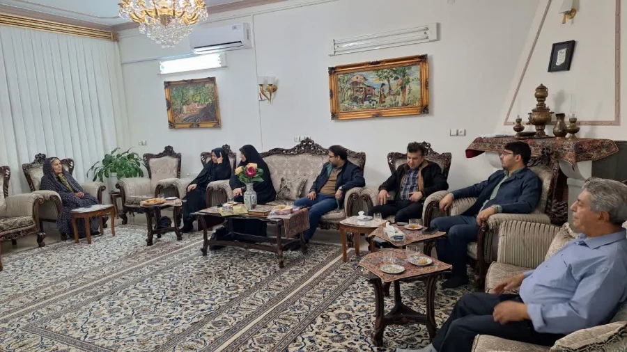 دیدار سرپرست و مدیران دانشگاه فرهنگیان یزد با رییس اسبق مرکز تربیت معلم حضرت فاطمه الزهرا(س) 
 2