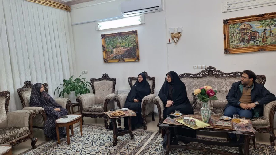 دیدار سرپرست و مدیران دانشگاه فرهنگیان یزد با رییس اسبق مرکز تربیت معلم حضرت فاطمه الزهرا(س) 
 3