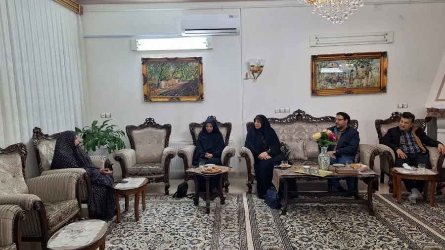 دیدار سرپرست و مدیران دانشگاه فرهنگیان یزد با رییس اسبق مرکز تربیت معلم حضرت فاطمه الزهرا(س) 
 7