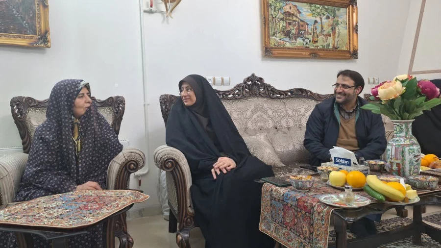 دیدار سرپرست و مدیران دانشگاه فرهنگیان یزد با رییس اسبق مرکز تربیت معلم حضرت فاطمه الزهرا(س) 
 9