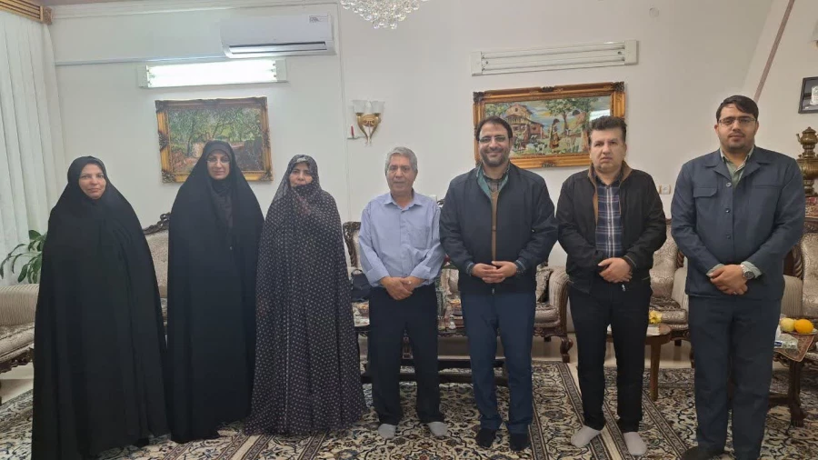 دیدار سرپرست و مدیران دانشگاه فرهنگیان یزد با رییس اسبق مرکز تربیت معلم حضرت فاطمه الزهرا(س) 
 10