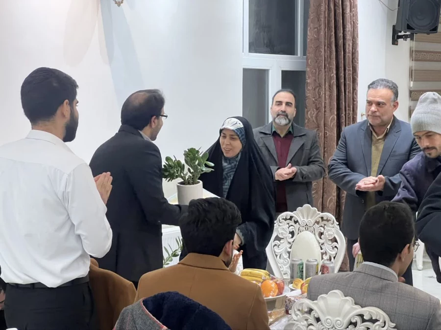 مراسم تقدیر و تجلیل از عوامل اجرایی غرفه دانشگاه فرهنگیان یزد در یازدهمین نمایشگاه پژوهش و فناوری استان(فن بازار) 
 5