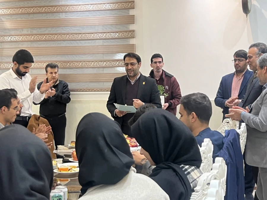 مراسم تقدیر و تجلیل از عوامل اجرایی غرفه دانشگاه فرهنگیان یزد در یازدهمین نمایشگاه پژوهش و فناوری استان(فن بازار) 
 11