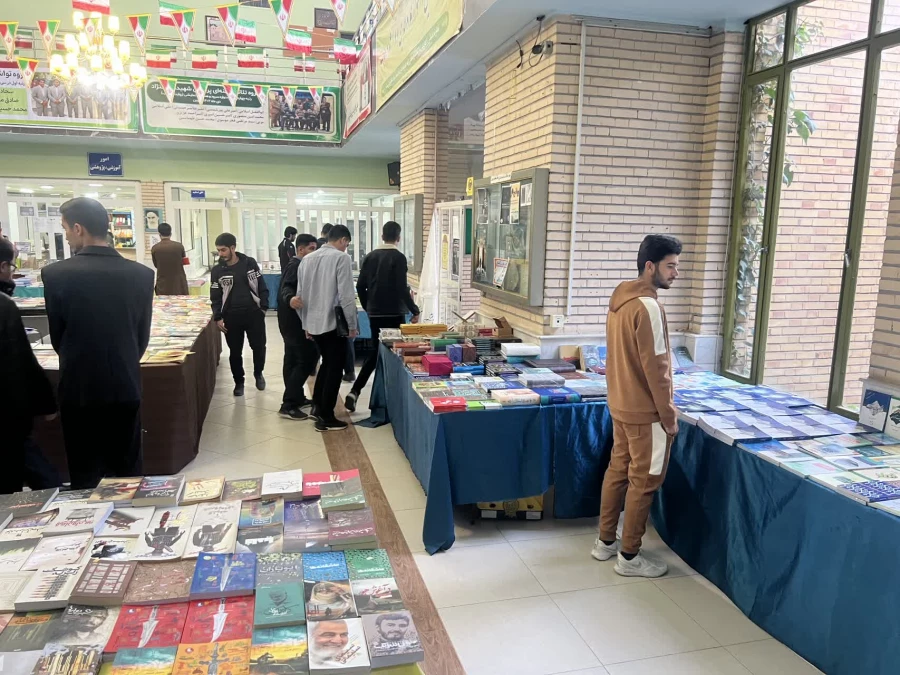 برپایی نمایشگاه بزرگ کتاب در پردیس های استانی دانشگاه فرهنگیان یزد 
 2