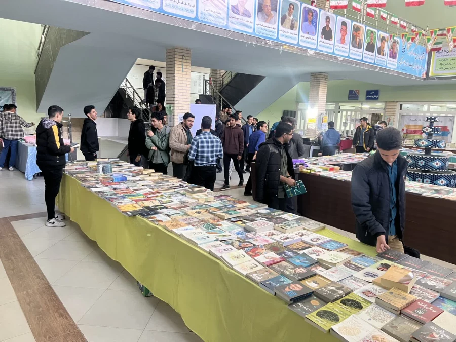برپایی نمایشگاه بزرگ کتاب در پردیس های استانی دانشگاه فرهنگیان یزد 
 3